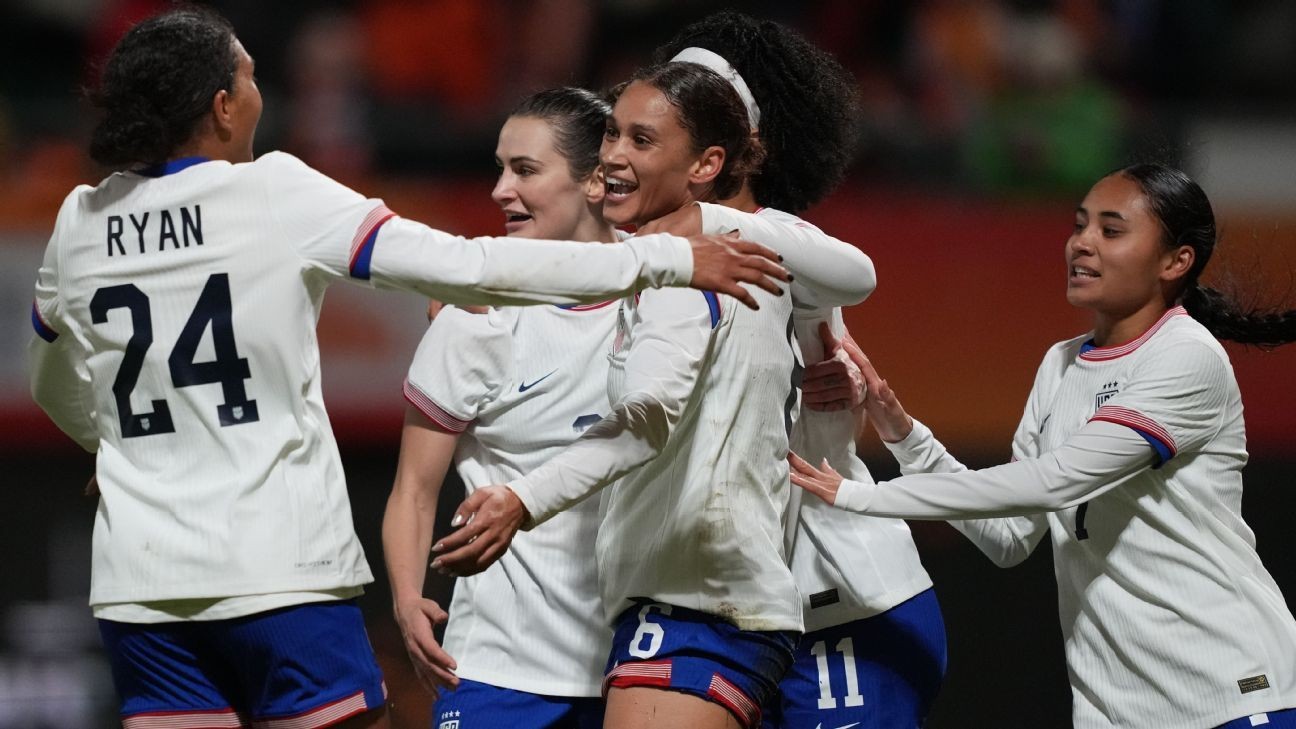 USWNT stays at No. 1 in year-end FIFA rankings