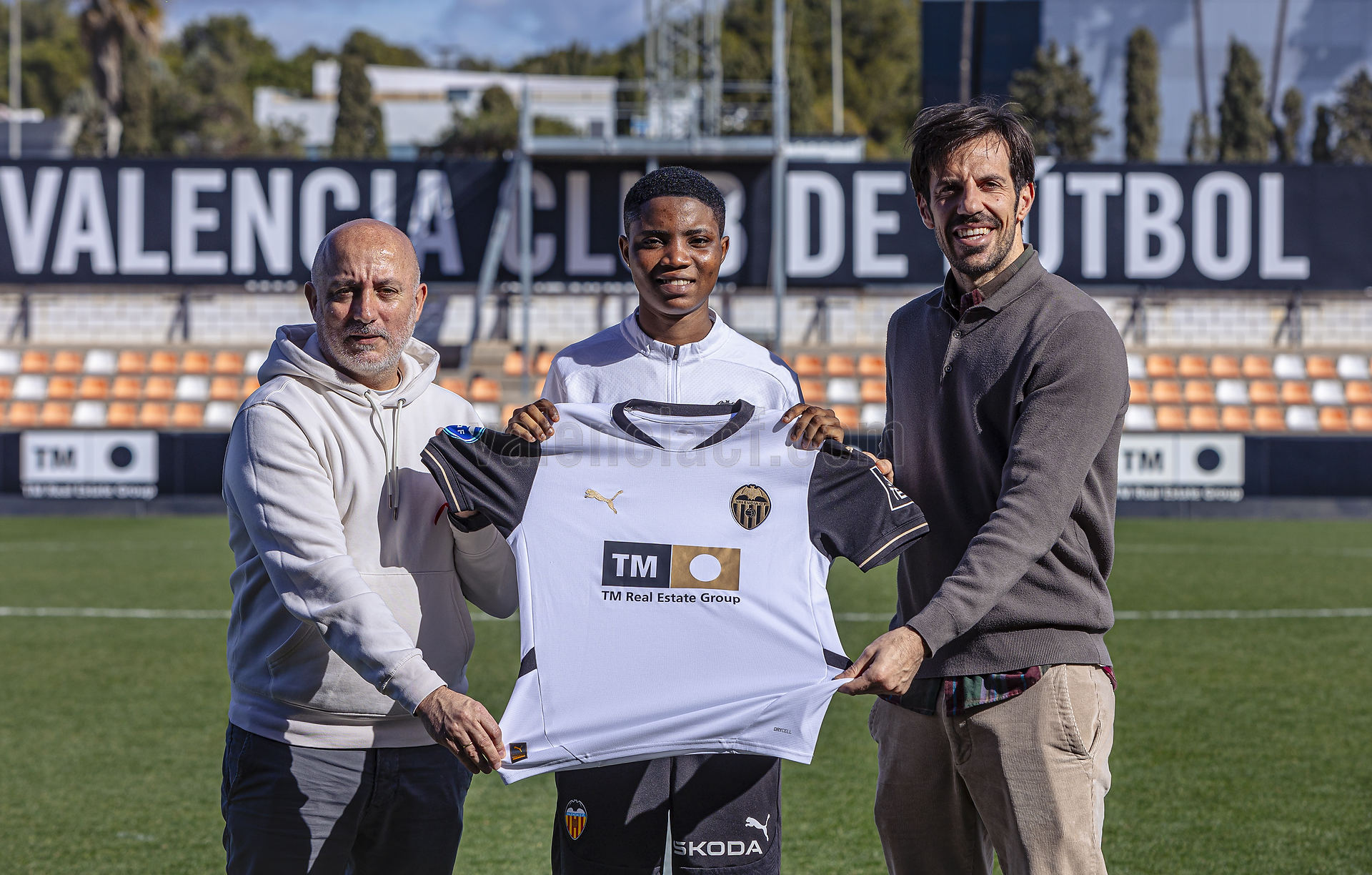 Official: Ezekiel Motunrayo completes move to Valencia CF Women