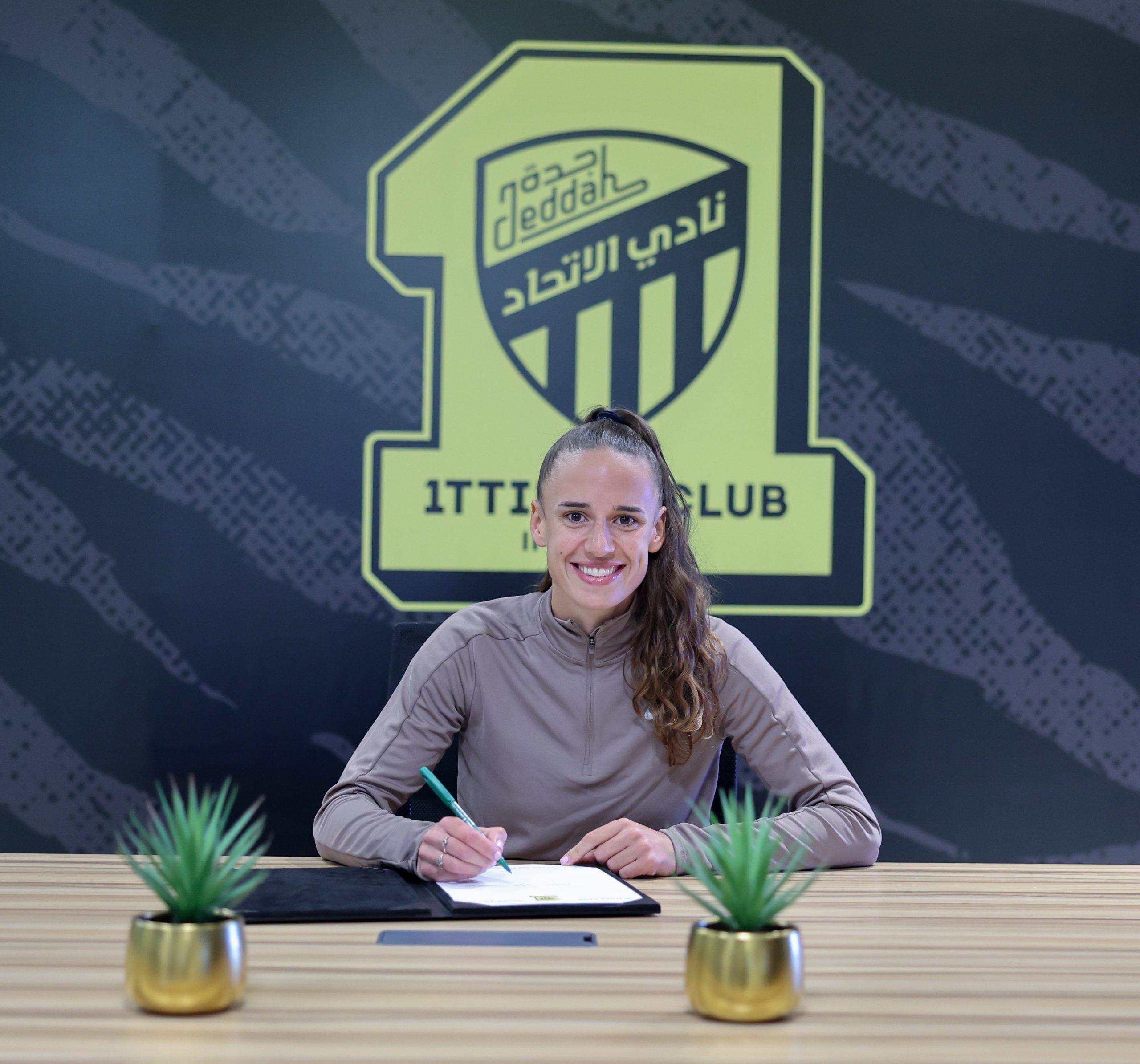 Ashleigh Plumptre renews time with Al Ittihad Ladies