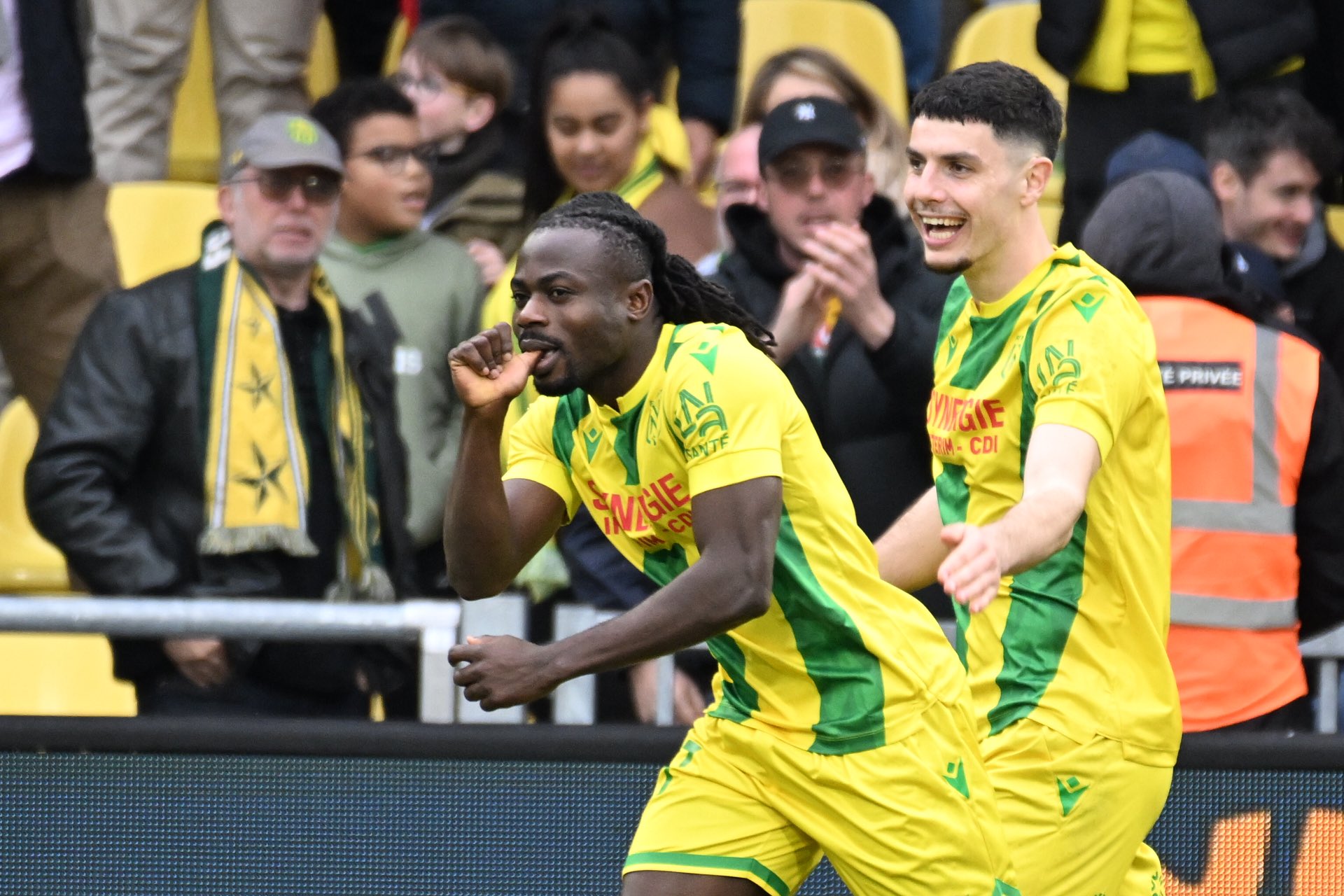 Moses Simon scores as FC Nantes beat Lens