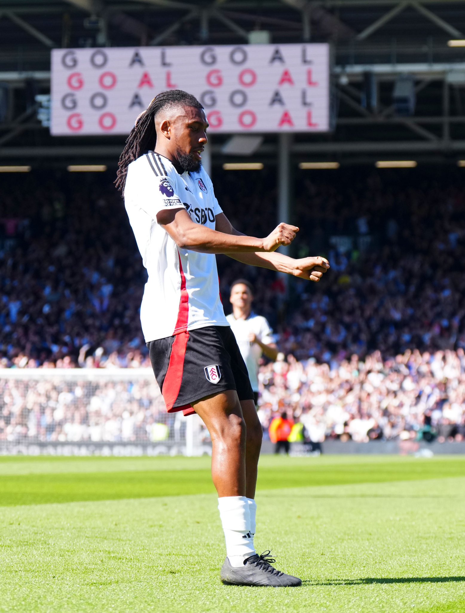 Alex Iwobi scores, assists in win over Liverpool
