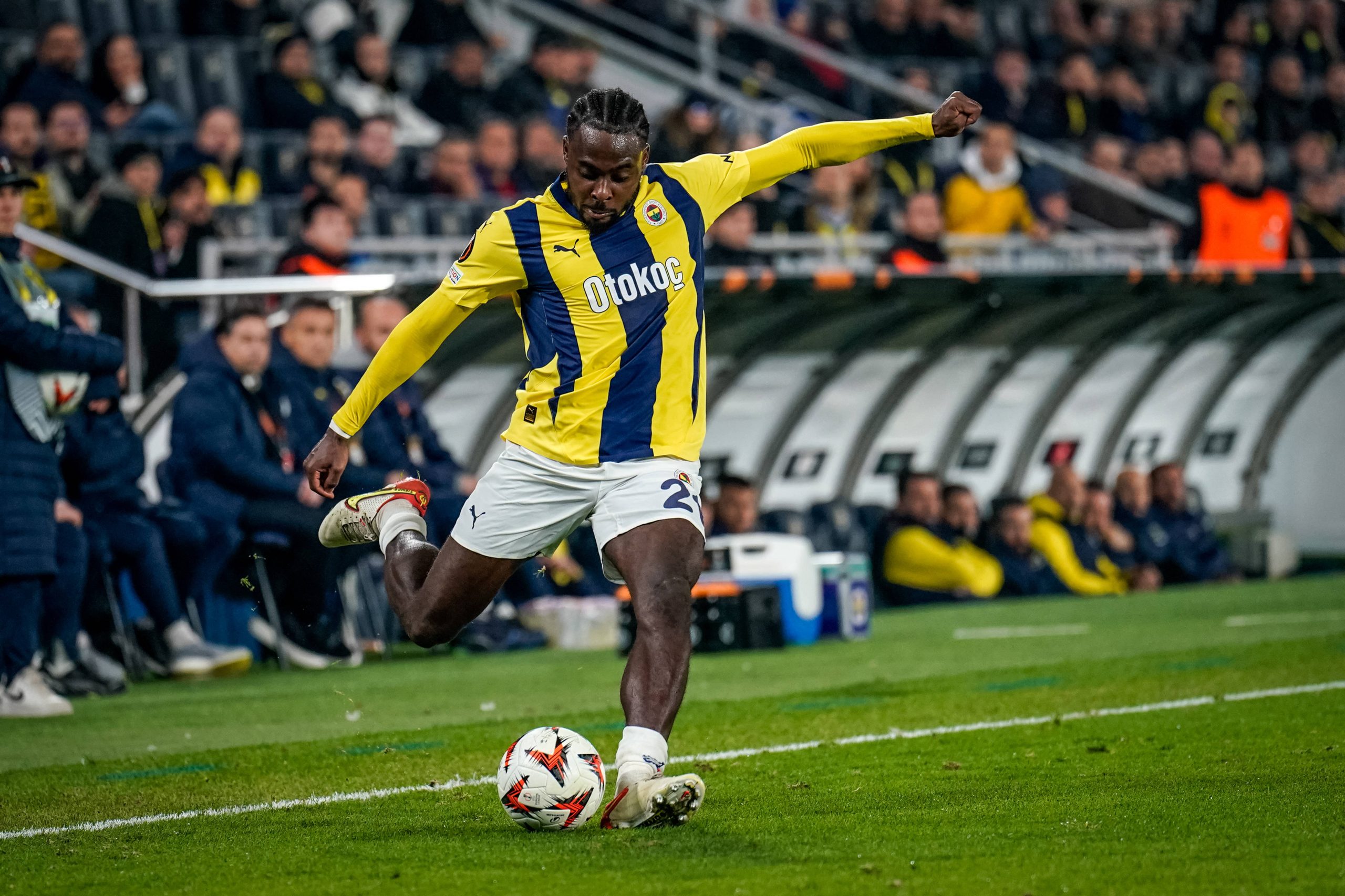 Fenerbahce up offer as battle to keep Nigerian star intensifies