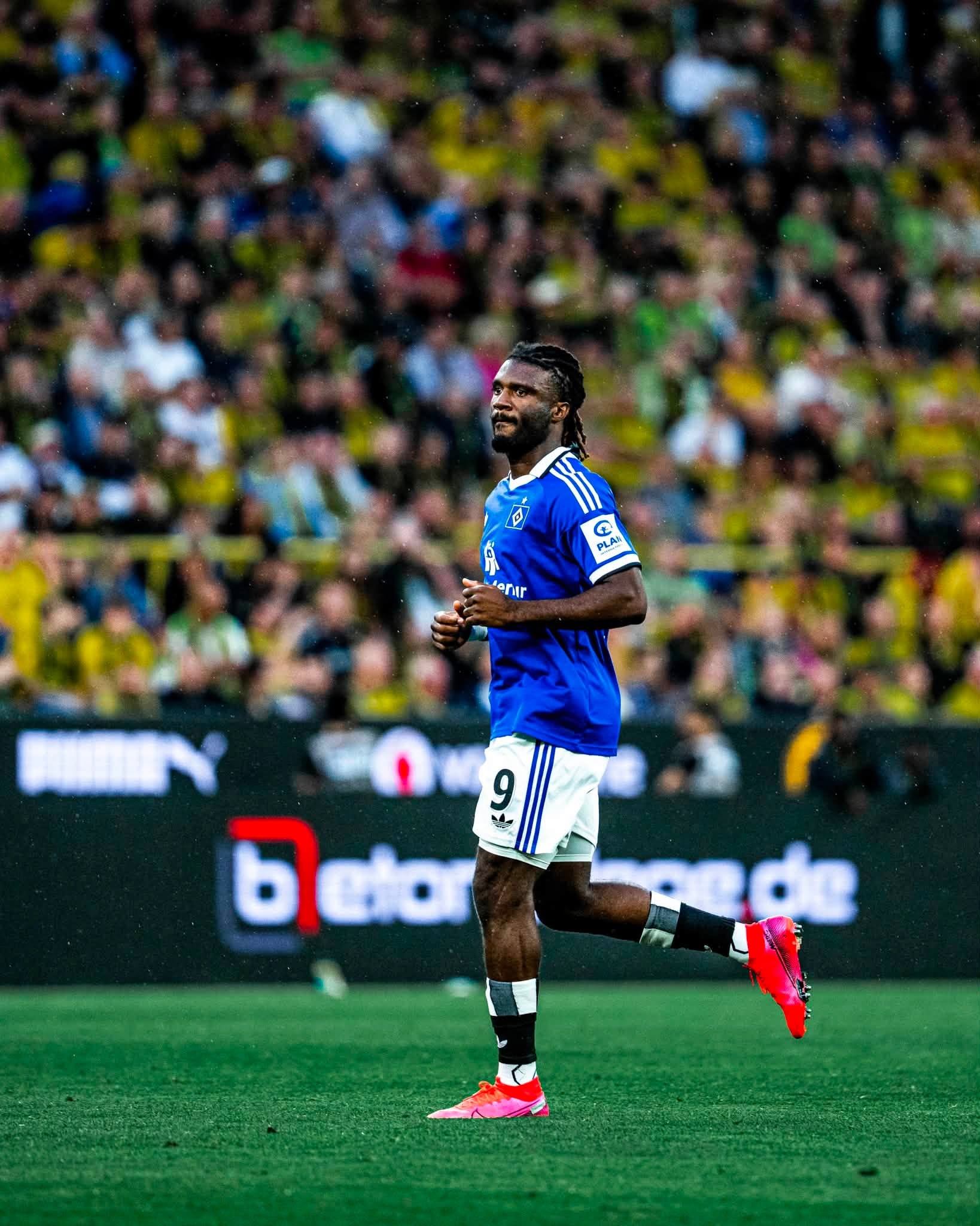 Moffi Makes Hamburg Debut in Defeat to Dortmund