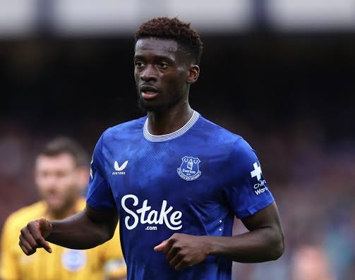 Hull, Ipswich and Coventry Join Race for Everton Midfielder Tim Iroegbunam