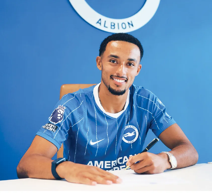 Femi Azeez Faces Late Fitness Test Ahead of Brighton Clash With Manchester United