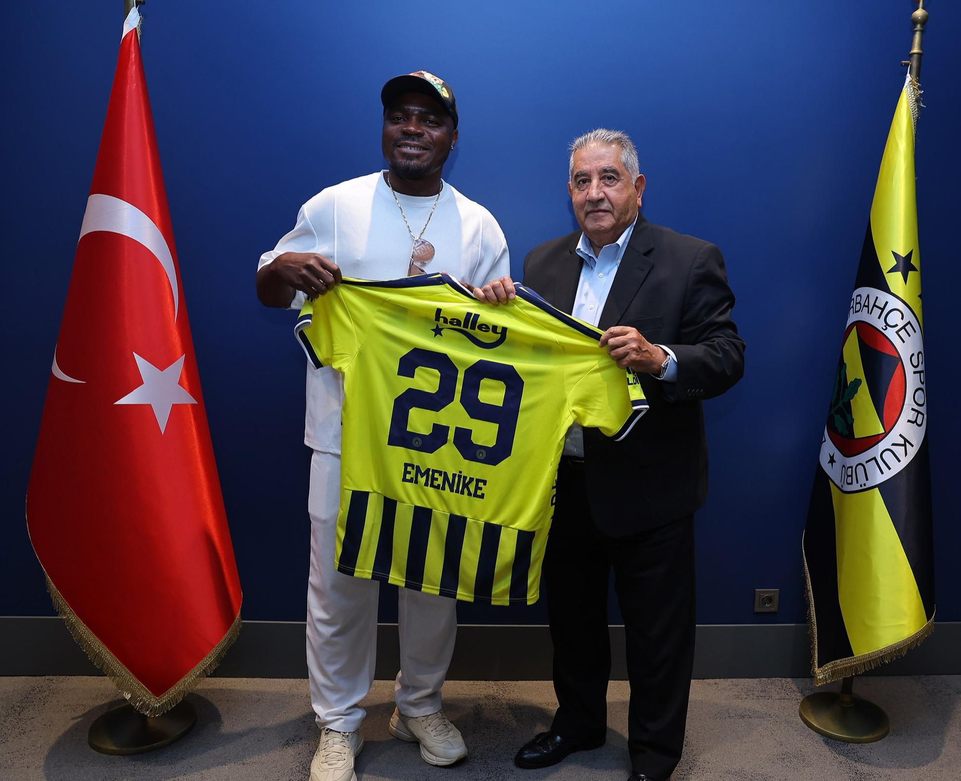 Emenike Returns to Fenerbahçe as Former Super Eagles Star Reconnects With Fans